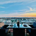TrIIIple 20 - Sonnenwohnen Apartment mit Rooftop Pool und E-Ladestation